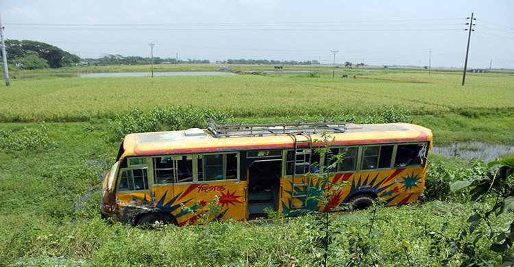 ব্রাহ্মণবাড়িয়ায় বাস-মাইক্রো-সিএনজির সংঘর্ষে আহত ২০
