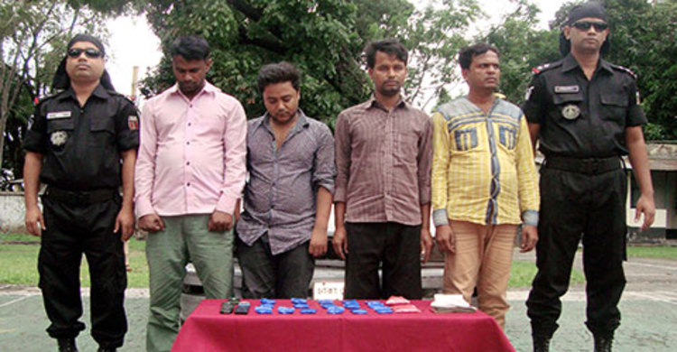 ৫ হাজার পিস ইয়াবাসহ আটক ৪