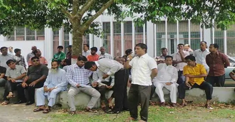 বাকৃবির প্রশাসন ভবনে তালা 