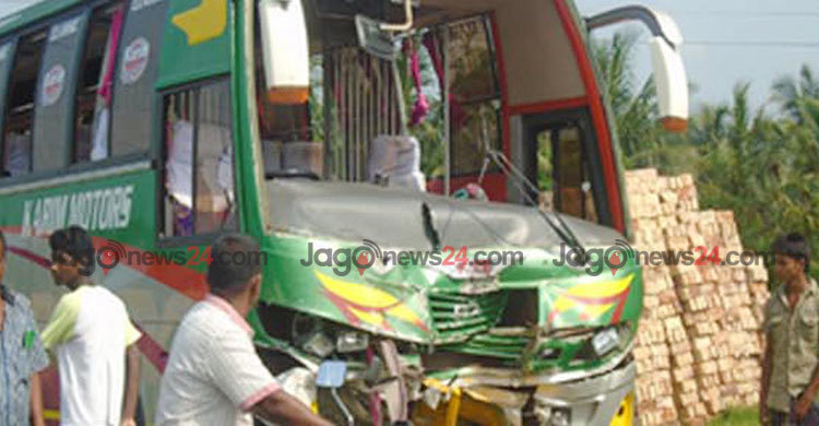 বাগেরহাটে সড়ক দুর্ঘটনায় নিহত ৫