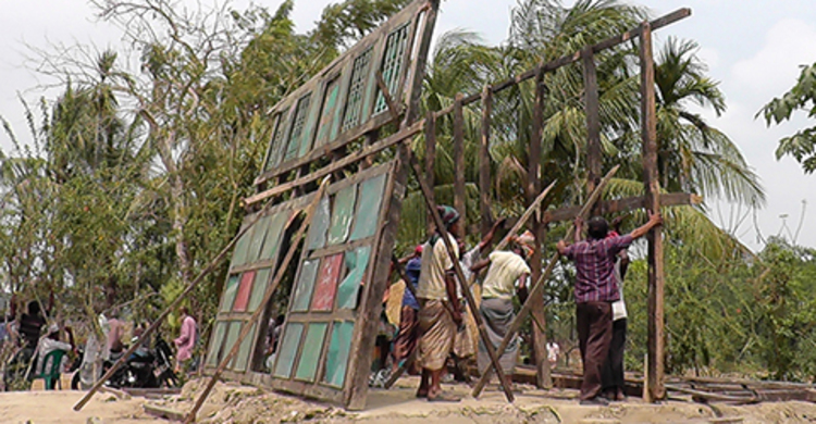 বাড়ি ফিরেছে বরগুনার নির্যাতিত ১৪টি হিন্দু পরিবার