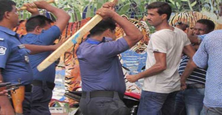 বেনাপোল চেকপোস্টে পুলিশ-শ্রমিক সংঘর্ষ : আহত ১০