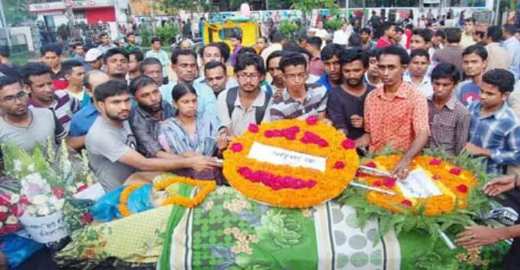 শহীদ মিনারে অনন্তকে ফুলের শ্রদ্ধা