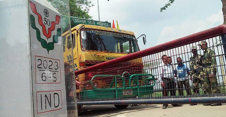 তৃতীয় দফায় ১৭৭ মেট্রিক টন চাল গেল আগরতলায়