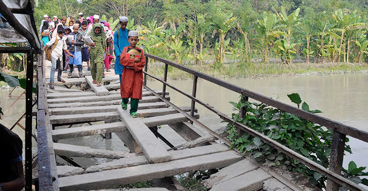 ঝুঁকিপূর্ণ সেতু : ভোগান্তিতে বরগুনার ২০ হাজার মানুষ