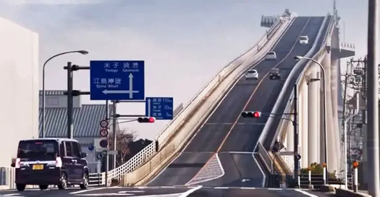 এটি আসলেই সেতু ! (ভিডিও)