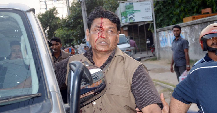 খালেদার গাড়িবহরে হামলা, মামলা করলো আওয়ামী লীগ নেতা 