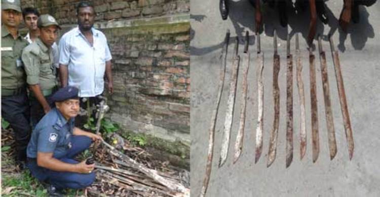 পরিত্যক্ত অবস্থায় দেশীয় অস্ত্র উদ্ধার