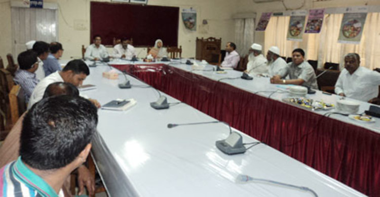 আম ব্যবসায়ীদের সাথে জেলা প্রশাসকের আলোচনা