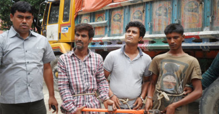 আশুগঞ্জে ডাকাতির ঘটনায় ৩ ডাকাত গ্রেফতার