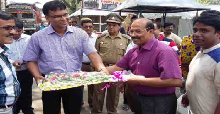 হিলি স্থলবন্দর পরিদর্শন করলেন কলকাতা কাস্টমস কমিশনার