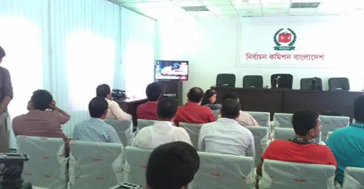নির্বাচন নয়, ক্রিকেট খেলা দেখায় আগ্রহ ইসিতে