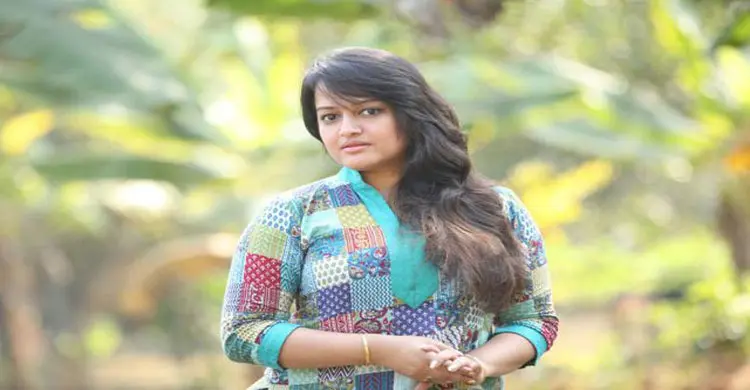 রেস্টুরেন্ট দিলেন ঈশিতা 