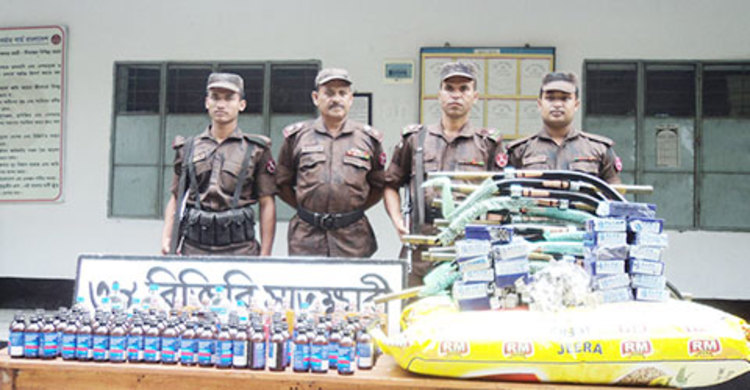 সাতক্ষীরায় মদ ও ফেনসিডিল আটক