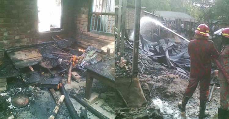 ঝিনাইদহে আগুনে ৫ ঘর পুড়ে ছাই 