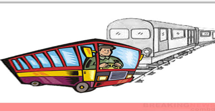 কালিয়াকৈরে ট্রেন-কাভার্ডভ্যানের মুখোমুখি সংঘর্ষ