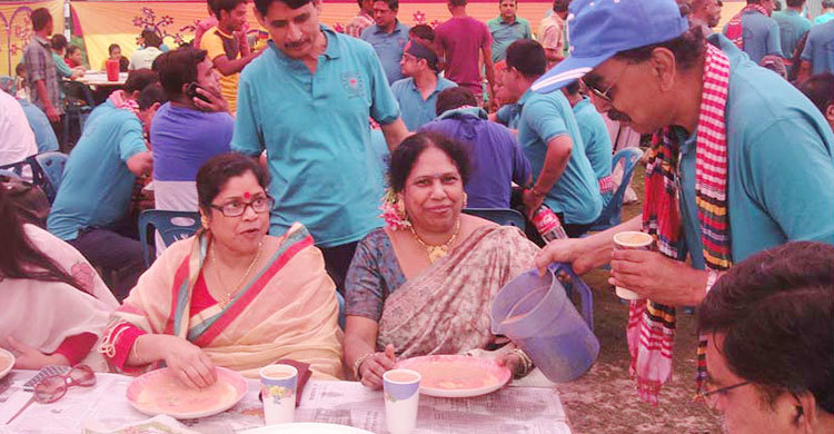 সিরাজগঞ্জে ঐতিহ্যবাহি ঘোল উৎসব অনুষ্ঠিত