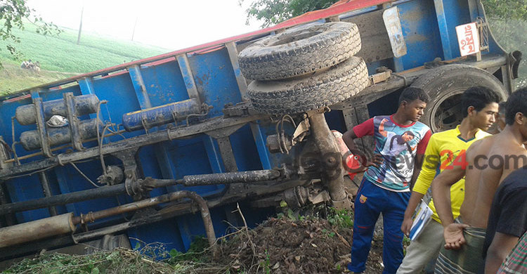 ঢাকা-বরিশাল মহাসড়কে ট্রাক-নসিমন সংঘর্ষে নিহত ৪