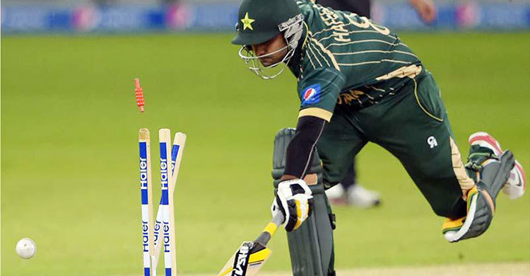 চার উইকেট হারিয়ে সংকটে পাকিস্তান