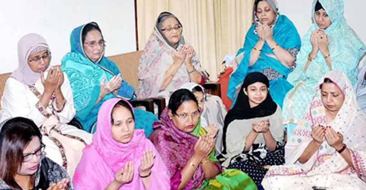 দাদার মৃত্যুবার্ষিকীর মিলাদে শেখ হাসিনা