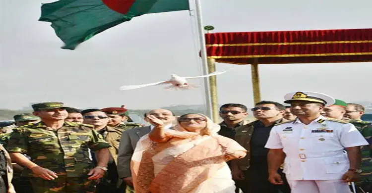 সমরাস্ত্র প্রদর্শনী উদ্বোধন করলেন প্রধানমন্ত্রী