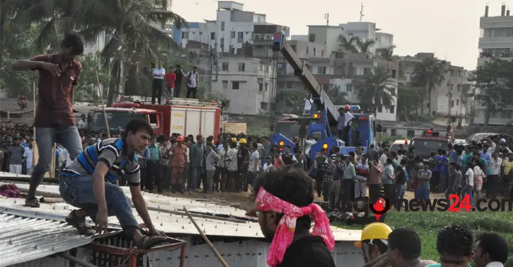 পরিস্থিতি ও অবকাঠামোগত সমস্যায় ব্যাহত হচ্ছে উদ্ধার কাজ