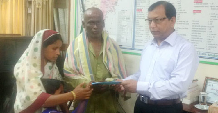 নাশকতায় দগ্ধ ড্রাইভারকে ১০ লাখ টাকার অনুদান