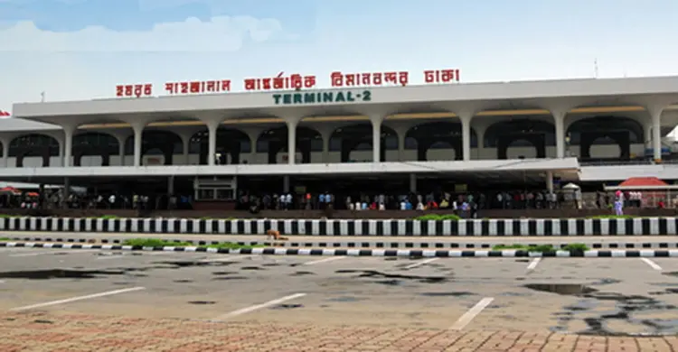 শাহজালালে স্বর্ণসহ কেবিন ক্রু আটক