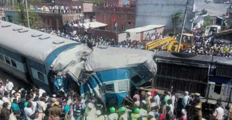 ভারতে ট্রেন দুর্ঘটনায় নিহত ৩২