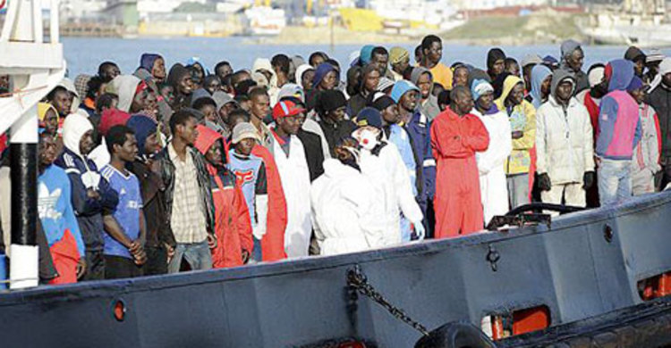 রাখে আল্লাহ মারে কে