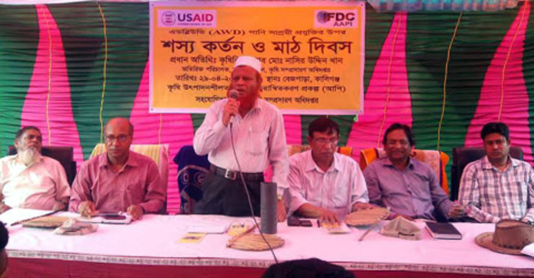 কালীগঞ্জে শস্য কর্তন ও মাঠ দিবস অনুষ্ঠিত