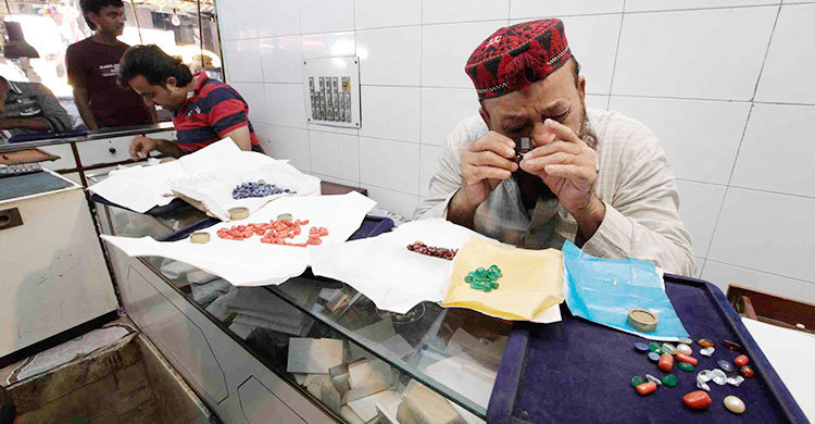 কবিগুরুর আধুনিক কাবুলিওয়ালা (দেখুন ছবিতে)