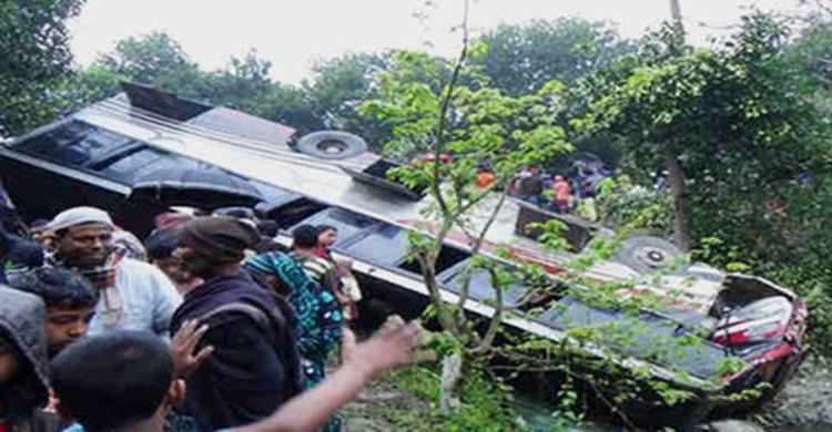 বিশ্ব জাকের মঞ্জিলে যাওয়ার পথে সড়ক দুর্ঘটনায় নিহত ৪
