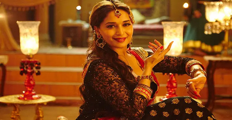 ৪৮ বছরে অভিনন্দিত মাধুরী 
