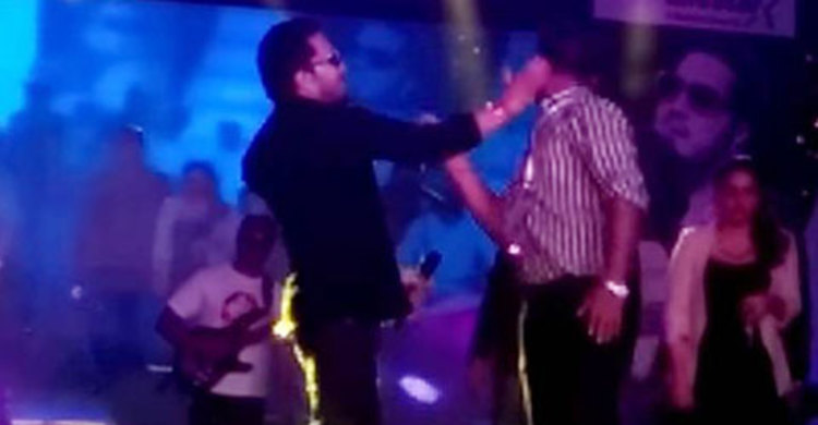 এবার ডাক্তারকে চড় মারলেন মিকা সিং (ভিডিও)