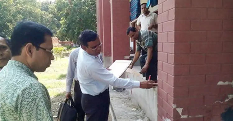 রাবির মতিহার হলে ফাটল : তদন্ত কমিটির হল পরিদর্শন