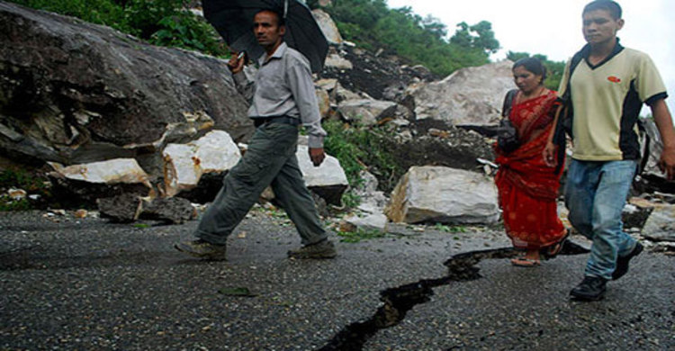  ভূমিকম্পে লণ্ডভণ্ড নেপাল (ভিডিও)