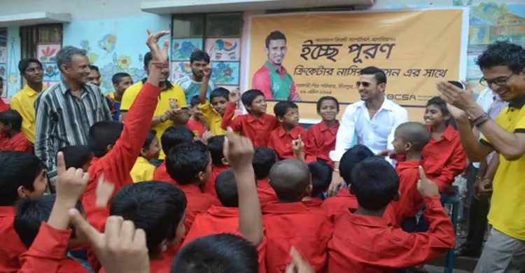 এতিমদের সঙ্গে ক্রিকেটার নাসির (ভিডিও)