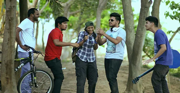 তারুণ্যের উচ্ছ্বাসে নাইন এ্যান্ড এ্যা হাফ