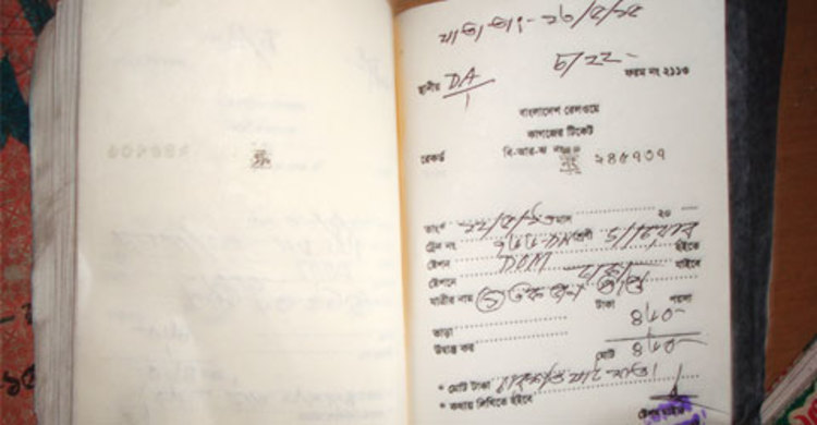 হাতে লেখা টিকেটে যাত্রী বিড়ম্বনা