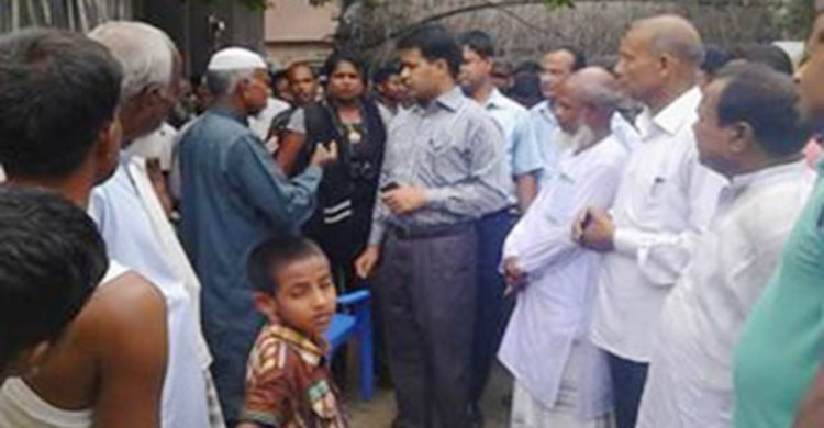 নীলফামারীর ৪টি ছিটমহল পরিদর্শন করলেন জেলা প্রশাসক