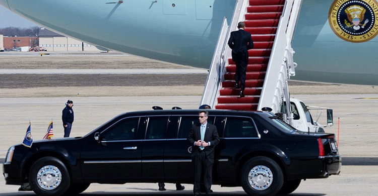 ওবামার জন্য গাড়িতেই সন্তান প্রসব!