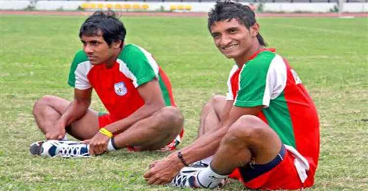 প্রিমিয়ার লিগে সুযোগ পাচ্ছে না দেশি ফরোয়ার্ডরা