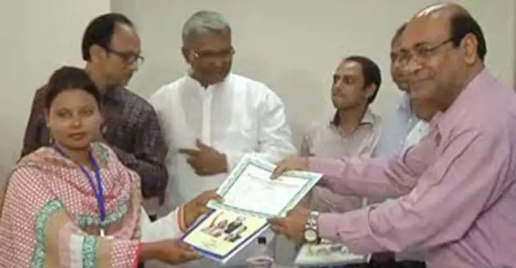 কম্পিউটার প্রোগামিংকে পেশা হিসেবে চান ১২০ তরুণী