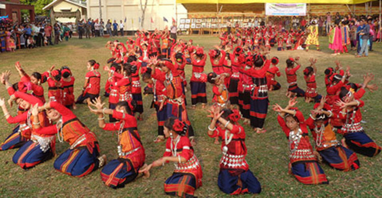 পাহাড়ে চলছে প্রাণের মেলা