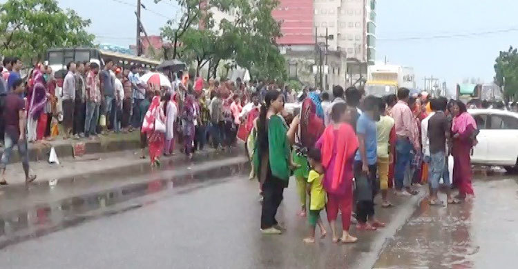 সাভারে পোশাক কারখানার শ্রমিকদের মাঝে ভূমিকম্প আতঙ্ক