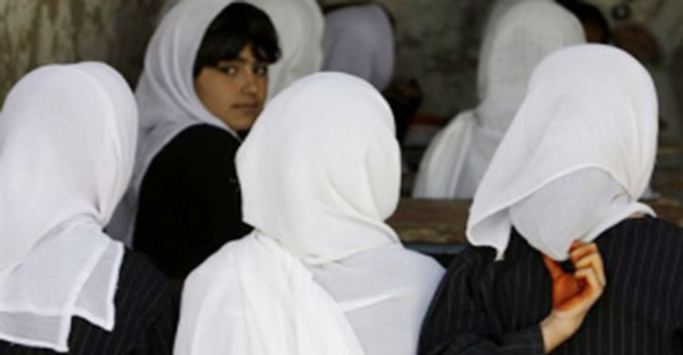 ভারতে হিজাবি স্কুলছাত্রীকে ক্লাস করতে মানা!