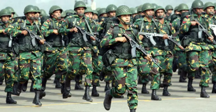 সেনাবাহিনী থাকল ব্যারাকেই