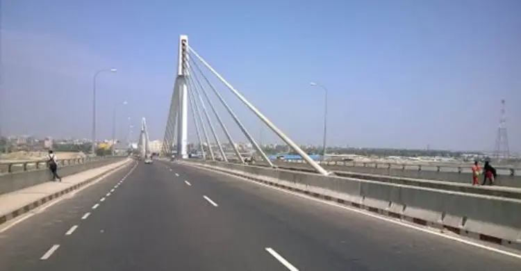 শাহ আমানত সেতুতে ৩৩ টন প্লাস্টিক পণ্য জব্দ