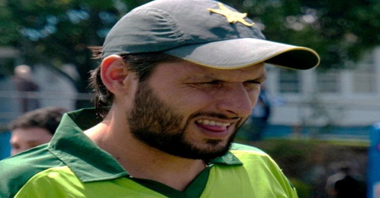 আউট ছিলেন না, দাবি আফ্রিদির